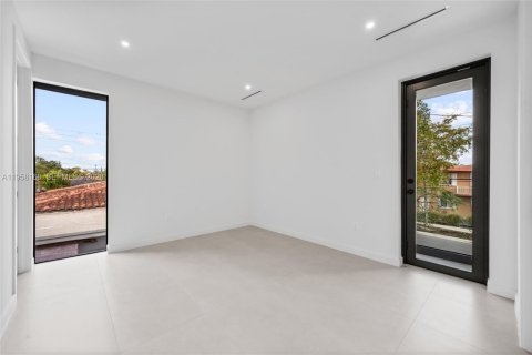 Townhouse in Miami, Florida 3 bedrooms, 157.1 sq.m. № 2040906 - photo 17