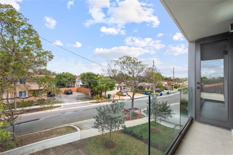 Townhouse in Miami, Florida 3 bedrooms, 157.1 sq.m. № 2040906 - photo 23