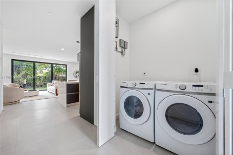 Townhouse in Miami, Florida 3 bedrooms, 157.1 sq.m. № 2040906 - photo 22