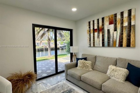 House in Lighthouse Point, Florida 3 bedrooms, 138.24 sq.m. № 1863013 - photo 11