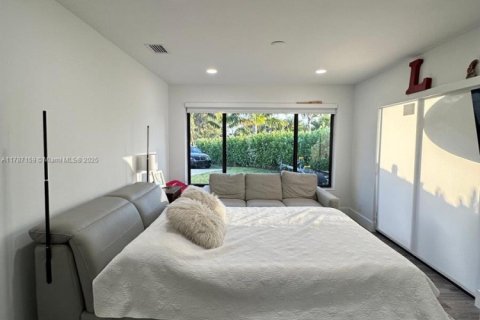 House in Lighthouse Point, Florida 3 bedrooms, 138.24 sq.m. № 1863013 - photo 20