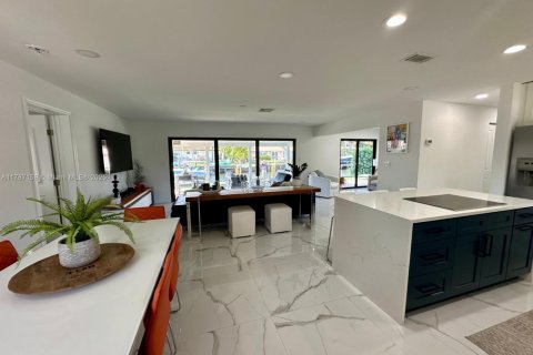 House in Lighthouse Point, Florida 3 bedrooms, 138.24 sq.m. № 1863013 - photo 12