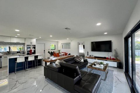 House in Lighthouse Point, Florida 3 bedrooms, 138.24 sq.m. № 1863013 - photo 5