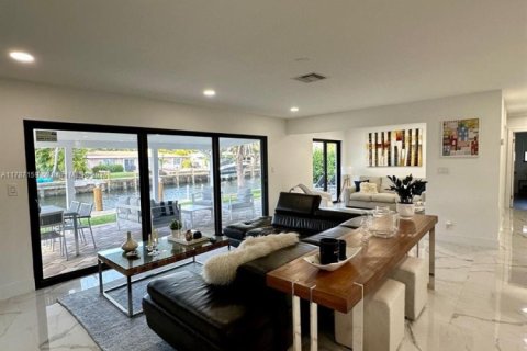House in Lighthouse Point, Florida 3 bedrooms, 138.24 sq.m. № 1863013 - photo 8