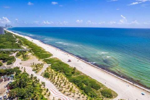 Condominio en Miami Beach, Florida, 1 dormitorio  № 2190547