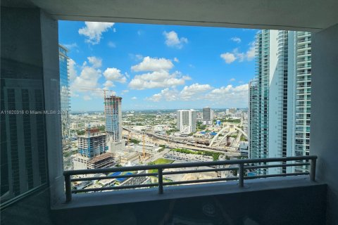 Condo in Miami, Florida, 2 bedrooms  № 2059895 - photo 7