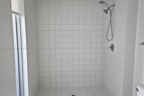 Condo in Miami, Florida, 2 bedrooms  № 2059895 - photo 17