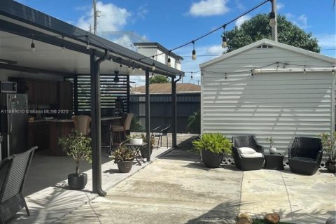 House in Hialeah, Florida 3 bedrooms, 124.12 sq.m. № 1941094 - photo 22