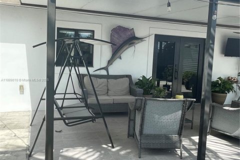 House in Hialeah, Florida 3 bedrooms, 124.12 sq.m. № 1941094 - photo 25