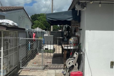 House in Hialeah, Florida 3 bedrooms, 124.12 sq.m. № 1941094 - photo 21