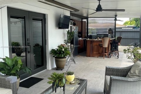 House in Hialeah, Florida 3 bedrooms, 124.12 sq.m. № 1941094 - photo 15