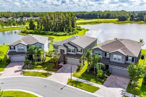 Casa en venta en Tampa, Florida, 5 dormitorios, 351.73 m2 № 2303146 - foto 2