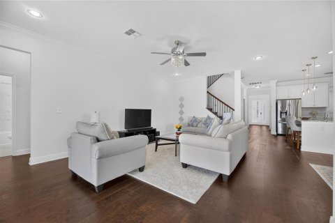 Casa en venta en Tampa, Florida, 5 dormitorios, 351.73 m2 № 2303146 - foto 18