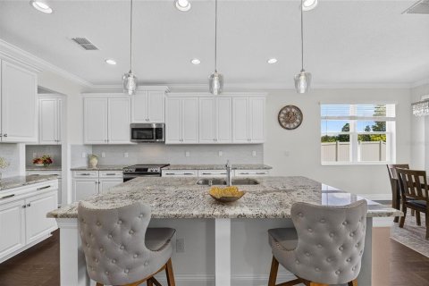 Casa en venta en Tampa, Florida, 5 dormitorios, 351.73 m2 № 2303146 - foto 7