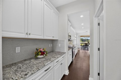 Casa en venta en Tampa, Florida, 5 dormitorios, 351.73 m2 № 2303146 - foto 13