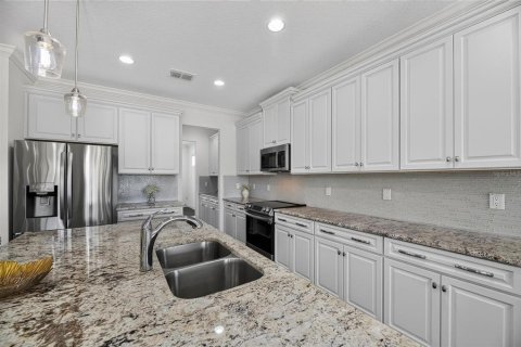Casa en venta en Tampa, Florida, 5 dormitorios, 351.73 m2 № 2303146 - foto 8
