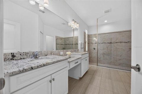 Casa en venta en Tampa, Florida, 5 dormitorios, 351.73 m2 № 2303146 - foto 28