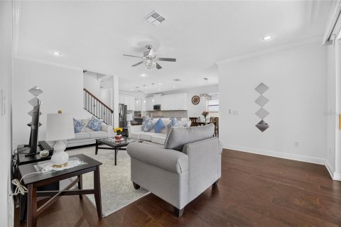 Casa en venta en Tampa, Florida, 5 dormitorios, 351.73 m2 № 2303146 - foto 19