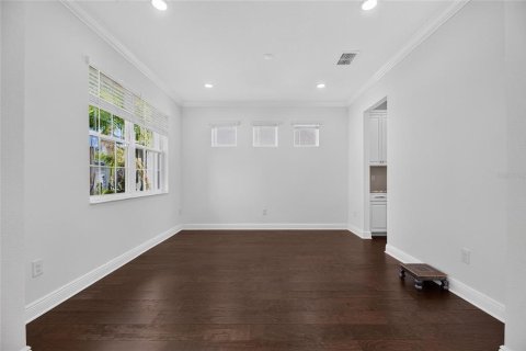 Casa en venta en Tampa, Florida, 5 dormitorios, 351.73 m2 № 2303146 - foto 5