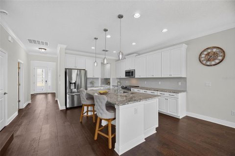 Casa en venta en Tampa, Florida, 5 dormitorios, 351.73 m2 № 2303146 - foto 9