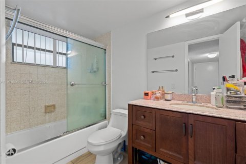 Condo in Miami Beach, Florida, 2 bedrooms  № 2043301 - photo 18