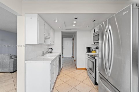 Condo in Miami Beach, Florida, 2 bedrooms  № 2043301 - photo 4