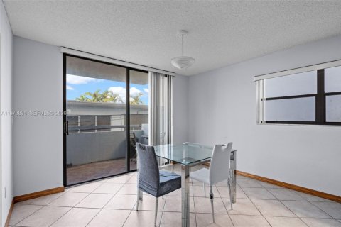 Condo in Miami Beach, Florida, 2 bedrooms  № 2043301 - photo 7