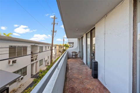 Condo in Miami Beach, Florida, 2 bedrooms  № 2043301 - photo 26
