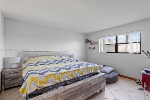 Condo in Miami Beach, Florida, 2 bedrooms  № 2043301 - photo 15
