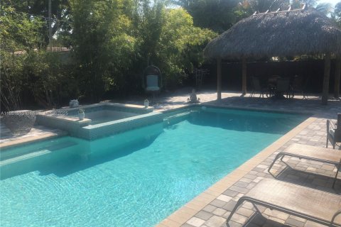 House in North Miami, Florida 2 bedrooms, 134.06 sq.m. № 1892200 - photo 1