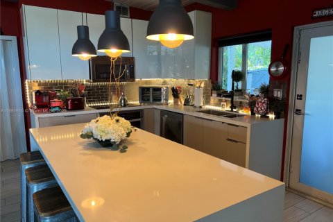 House in North Miami, Florida 2 bedrooms, 134.06 sq.m. № 1892200 - photo 6