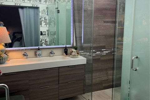 House in North Miami, Florida 2 bedrooms, 134.06 sq.m. № 1892200 - photo 8