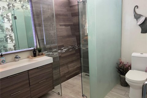 House in North Miami, Florida 2 bedrooms, 134.06 sq.m. № 1892200 - photo 7