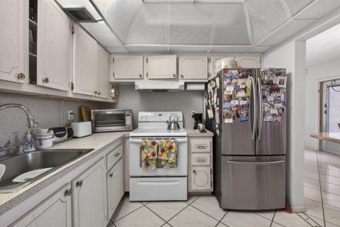 Condo in West Palm Beach, Florida, 2 bedrooms  № 2181101 - photo 7