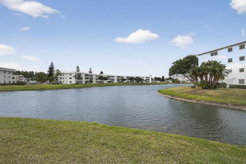 Condo in West Palm Beach, Florida, 2 bedrooms  № 2181101 - photo 20