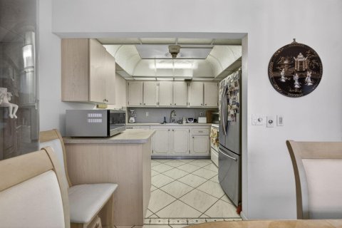 Condo in West Palm Beach, Florida, 2 bedrooms  № 2181101 - photo 6
