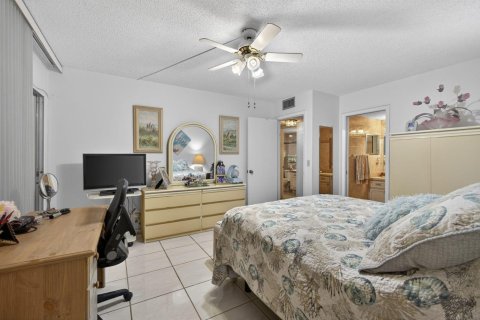 Condo in West Palm Beach, Florida, 2 bedrooms  № 2181101 - photo 12
