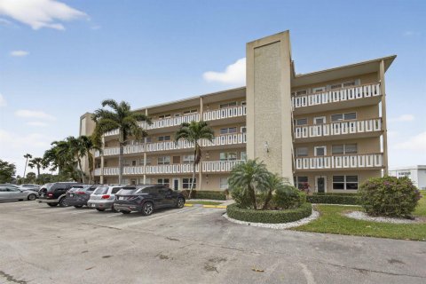 Condo in West Palm Beach, Florida, 2 bedrooms  № 2181101 - photo 2