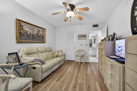 Condo in West Palm Beach, Florida, 2 bedrooms  № 2181101 - photo 11