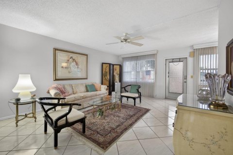 Condo in West Palm Beach, Florida, 2 bedrooms  № 2181101 - photo 3