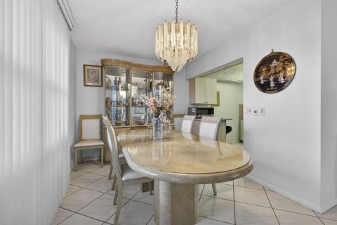 Condo in West Palm Beach, Florida, 2 bedrooms  № 2181101 - photo 5