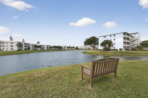 Condo in West Palm Beach, Florida, 2 bedrooms № 2181101