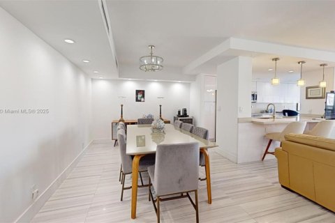 Copropriété à louer à Aventura, Floride: 2 chambres, 155.8 m2 № 1959110 - photo 1