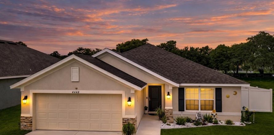 Casa en Ocala, Florida 3 dormitorios, 181.16 m2 № 2135802