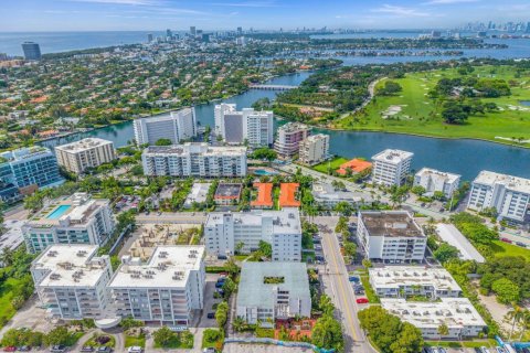 Immobilier commercial à vendre à Bay Harbor Islands, Floride № 2189686 - photo 6