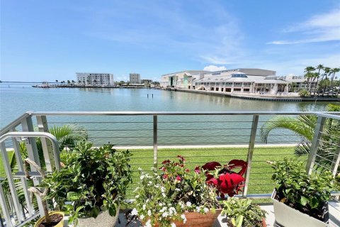 Condominio en alquiler en Dunedin, Florida, 2 dormitorios, 119.84 m2 № 1914466 - foto 1