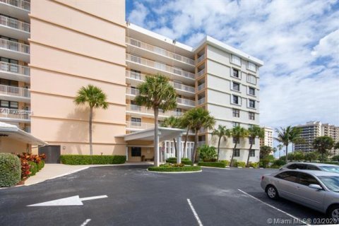 Condo in Juno Beach, Florida, 2 bedrooms  № 1223205 - photo 1