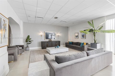 Condo in Hallandale Beach, Florida, 2 bedrooms  № 1830854 - photo 21