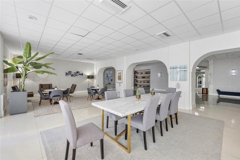 Condo in Hallandale Beach, Florida, 2 bedrooms  № 1830854 - photo 20