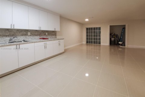 House in Miami, Florida 3 bedrooms, 134.71 sq.m. № 2180786 - photo 8